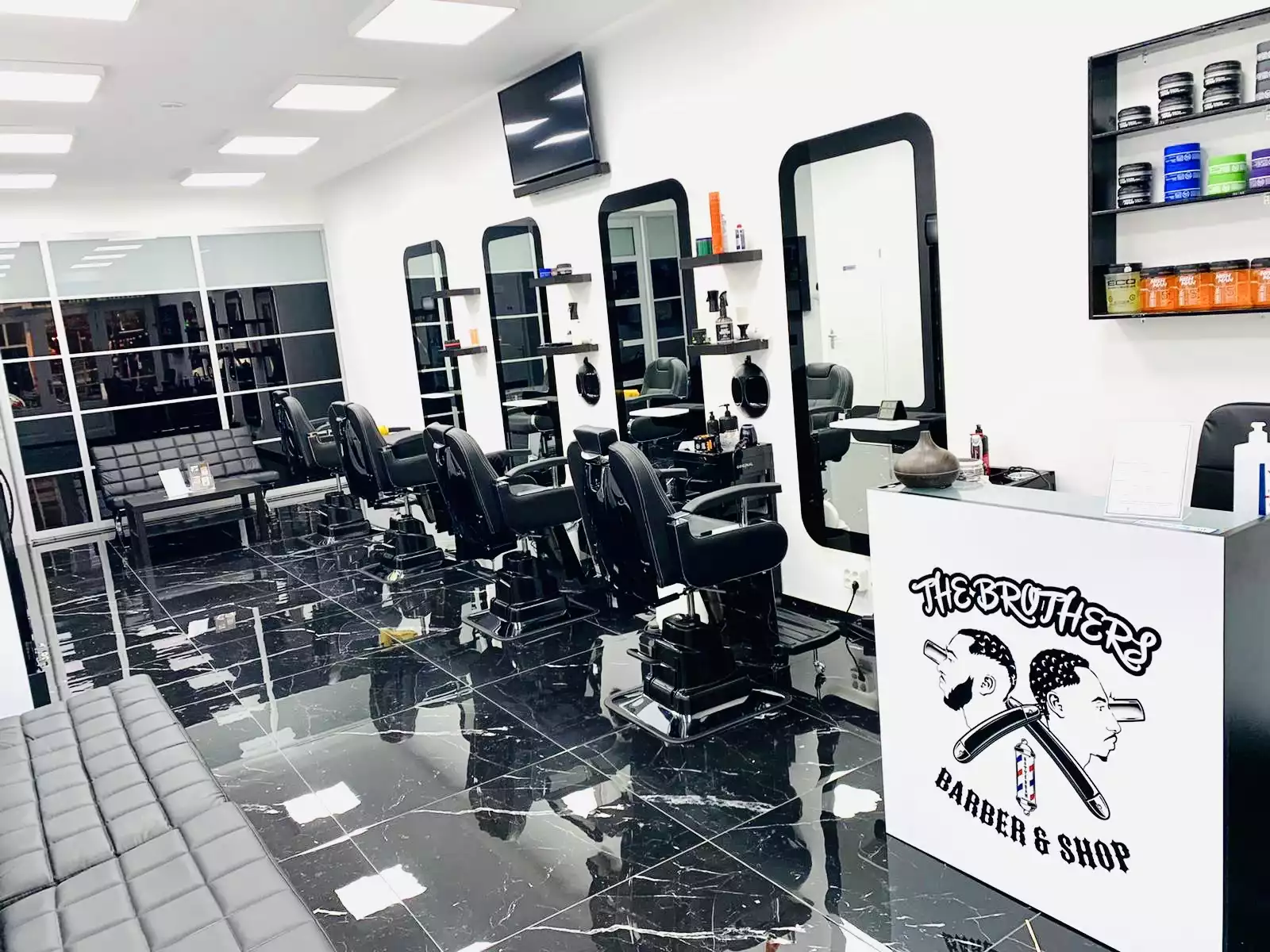 The Brothers Barbershop — interieur